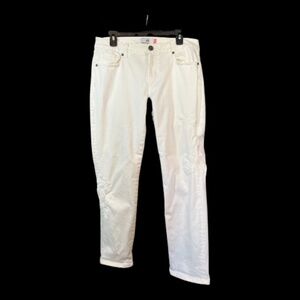 EUC Cabi white slim boyfriend jeans w/ floral appliqué – women’s size 10
